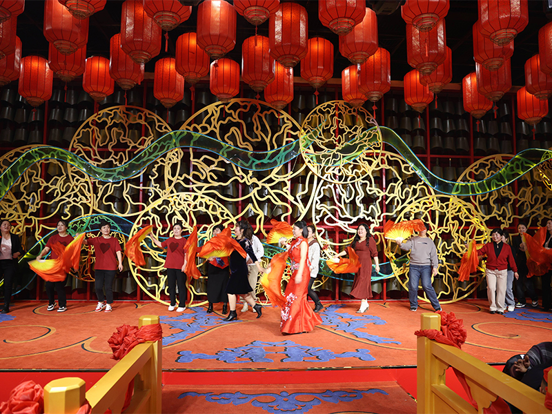 12-張燈結(jié)彩.jpg